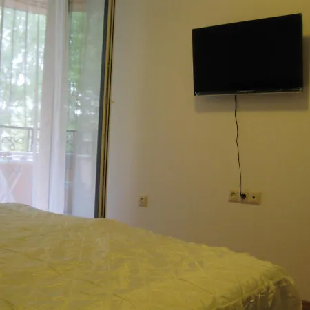 Aphrodite Roce Апартамент *